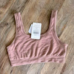 NWT Fabletics* Womens YOLANDA CLOUDRIB SEAMLESS BRA SIZE M